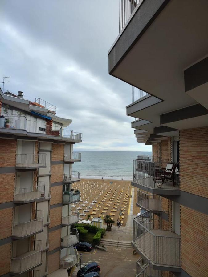 Residence Centro Commerciale - Walterigato Apartments Solo Per Famiglie Lido di Jesolo Exterior photo